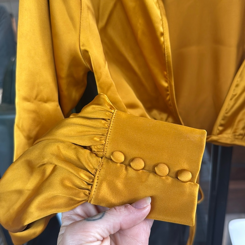 12th tribe Mustard Yellow backless cropped long sleeve top - Picture 2 of 6